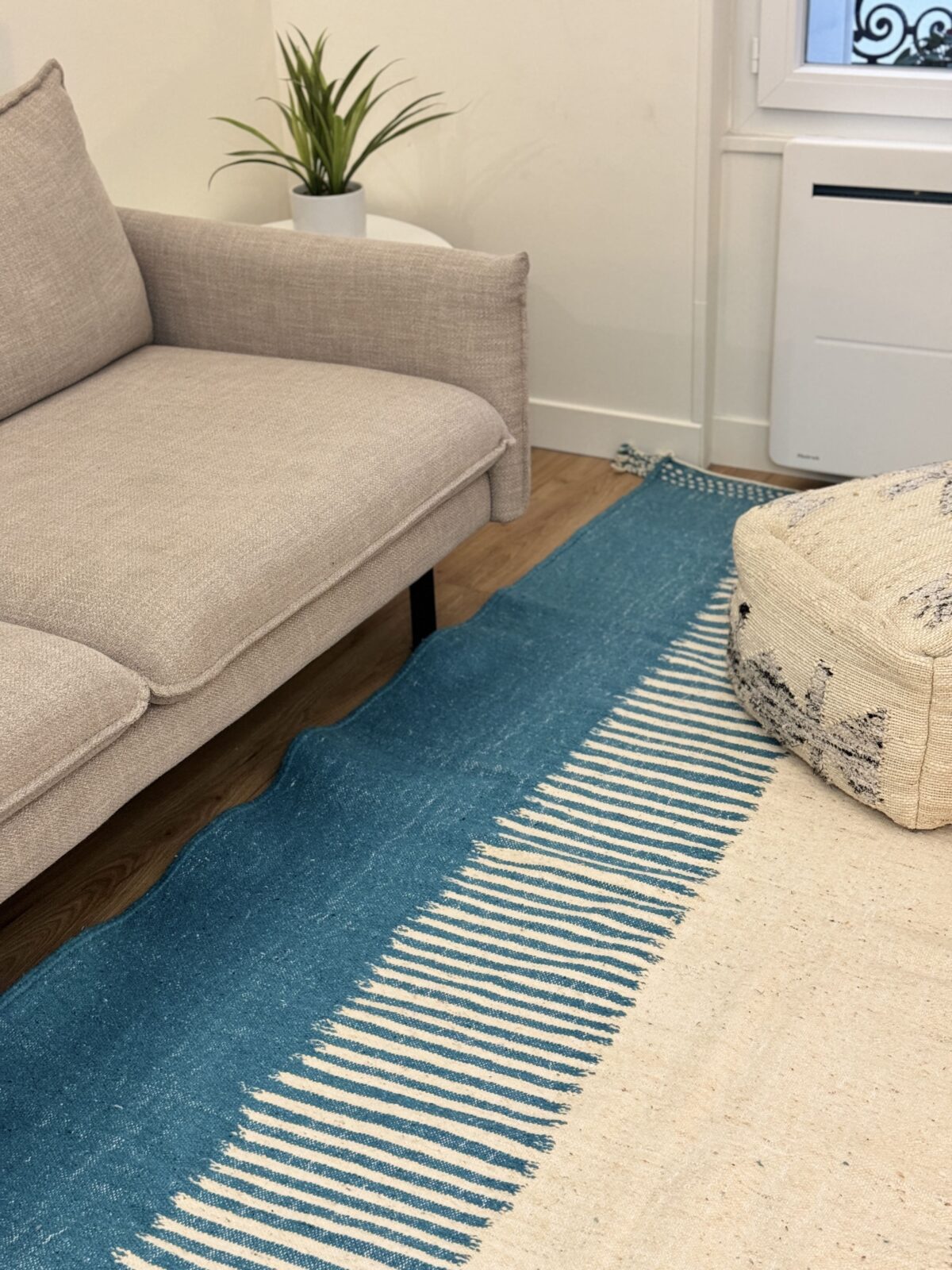 Taziri - Tapis berbère blanc & bleue 249x160 – Image 3