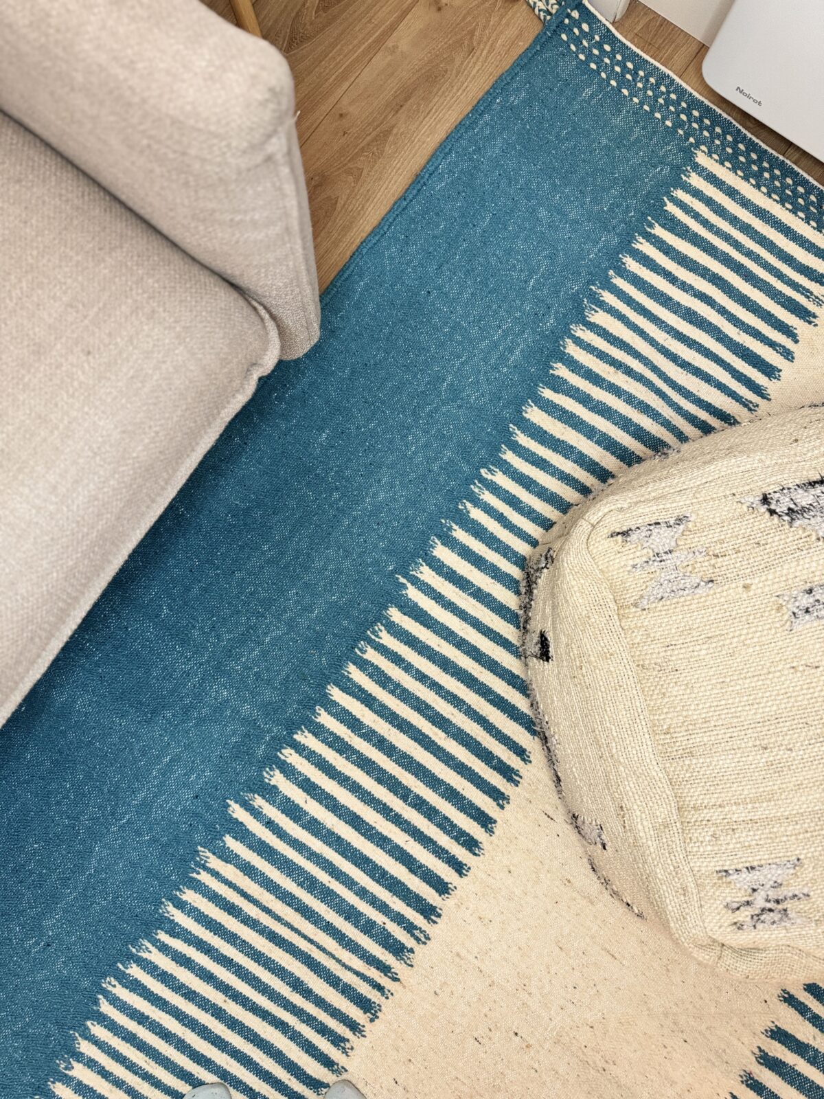 Taziri - Tapis berbère blanc & bleue 249x160 – Image 1