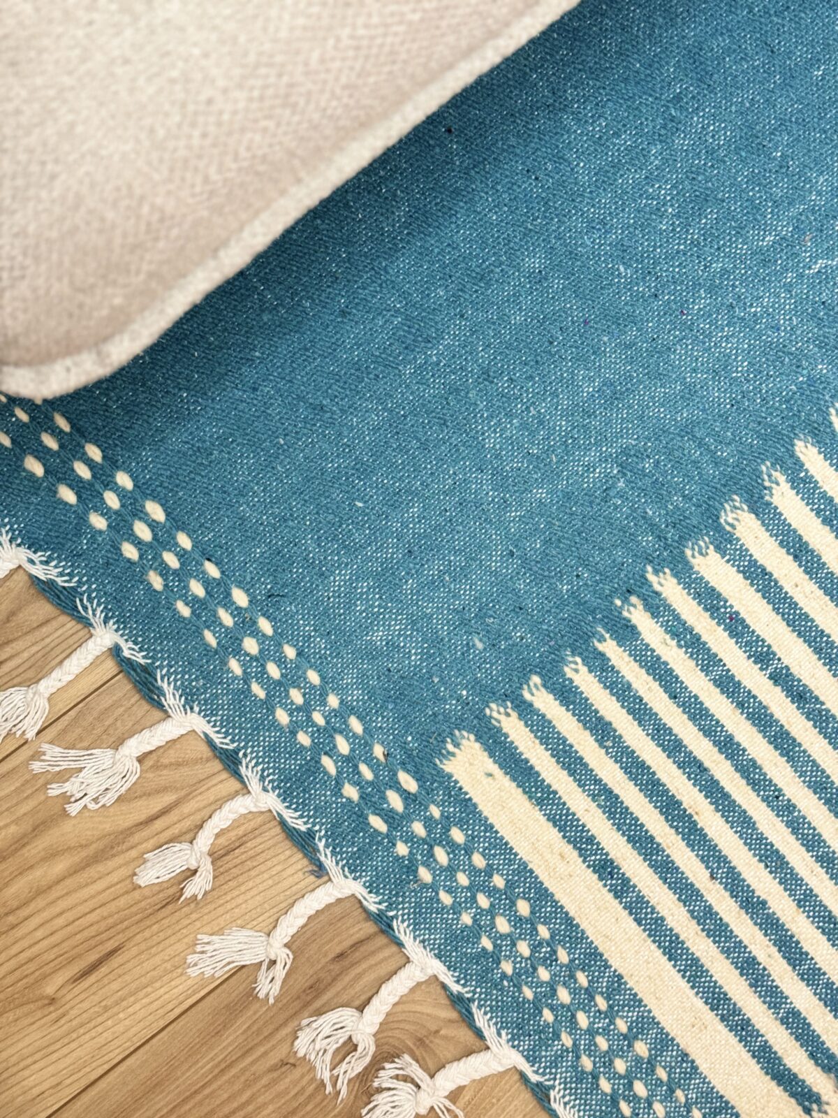 Taziri - Tapis berbère blanc & bleue 249x160 – Image 4