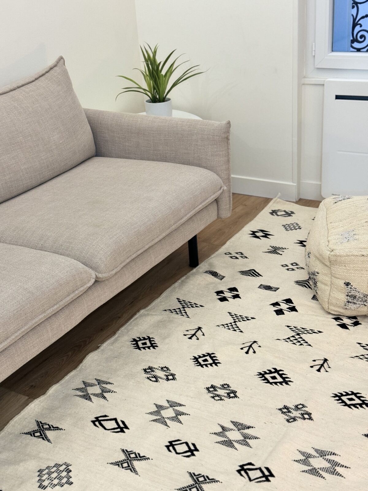 Awal - Tapis symboles berbère beige 252x151 – Image 4