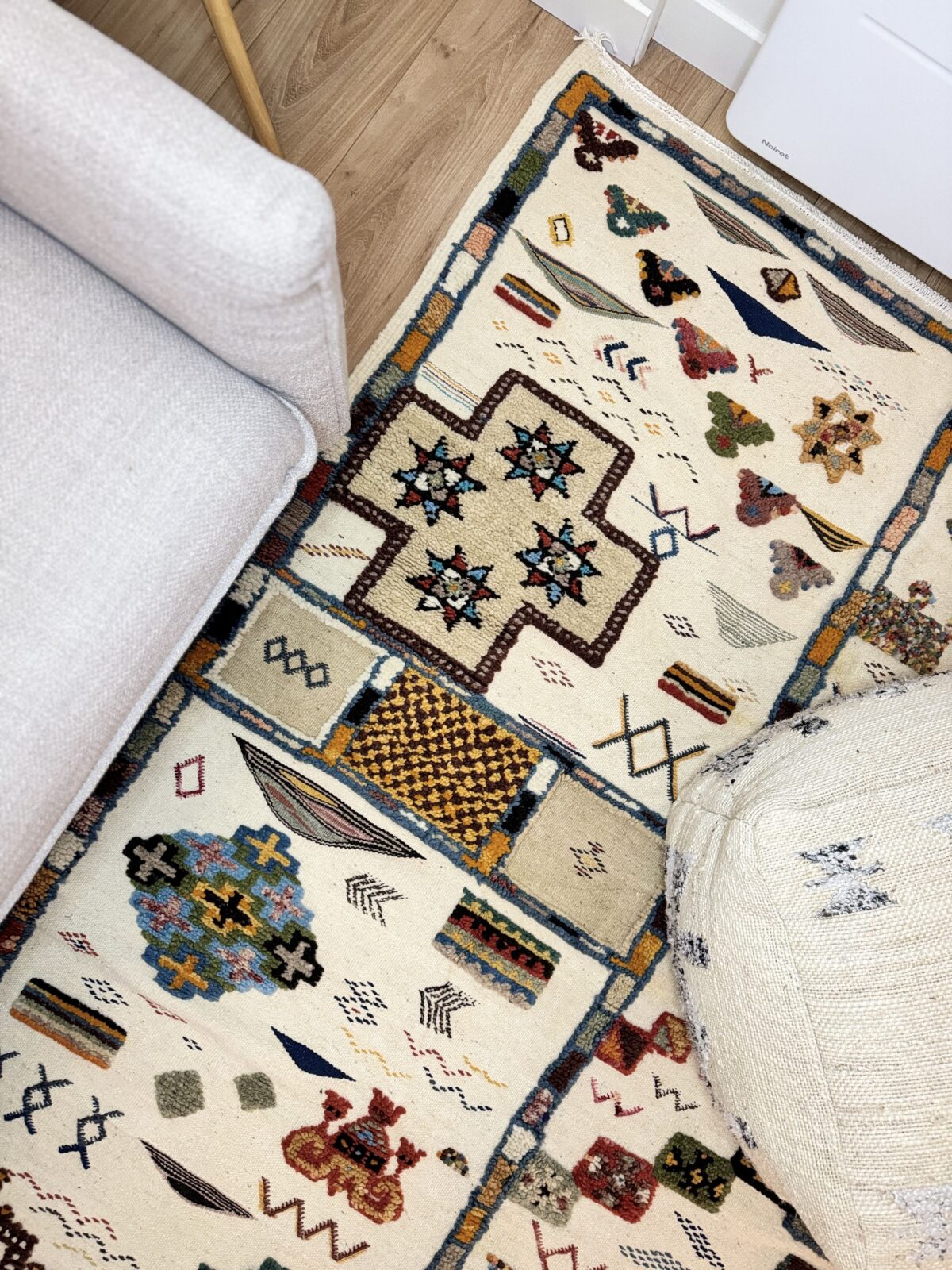 Tapis motifs colorés Izri - pouf Izli - Tapis symbole berbère 147x260 – Image 1